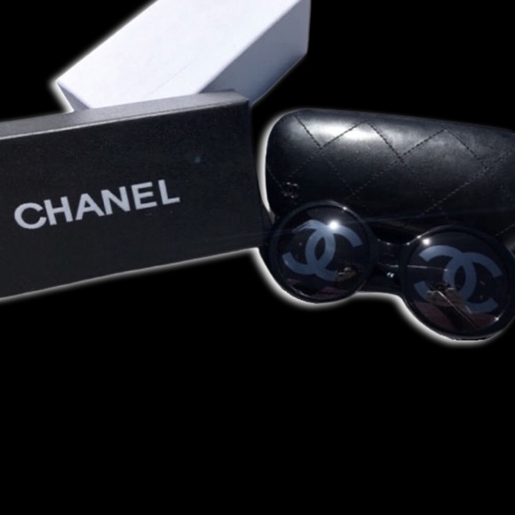 Vintage CHANEL 1993 Runway Black CC Logo Lens Editorial Oversized Sunglasses - Picture 8 of 17